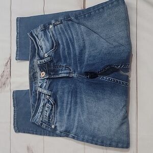 Silver Jeans Co Suki Capri size 27 Medium Wash Midrise